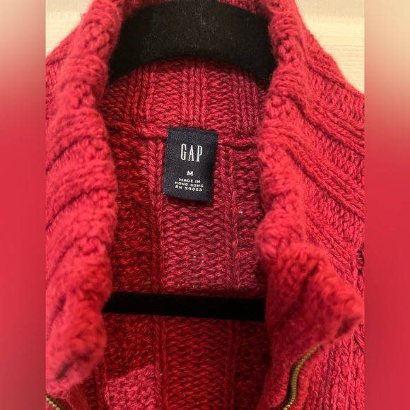 GAP cardigan dark red sweater. Double zipper….cuffed sleeves. Size M. Pockets. - Picture 3 of 13